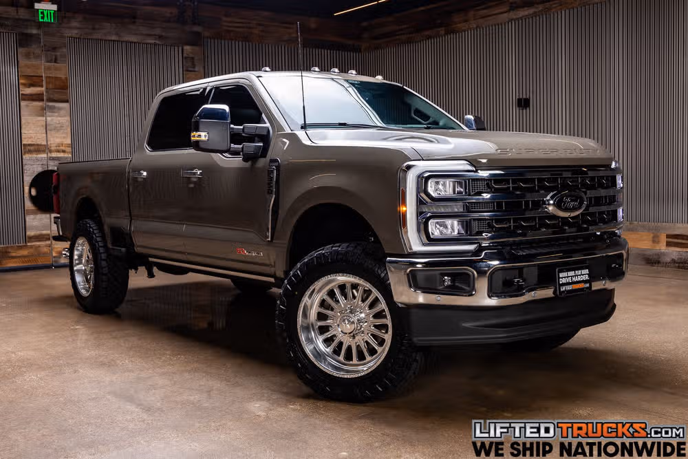 2026 Ford F-350 Super Duty King Ranch Crew Cab Image 1