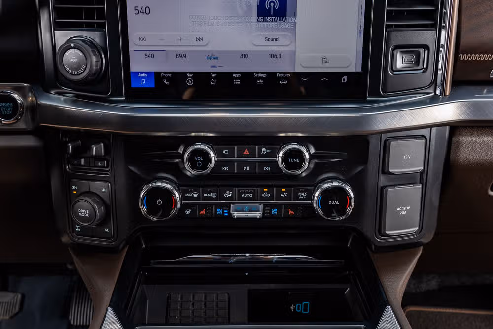 2026 Ford F-350 Super Duty King Ranch Crew Cab Image 28