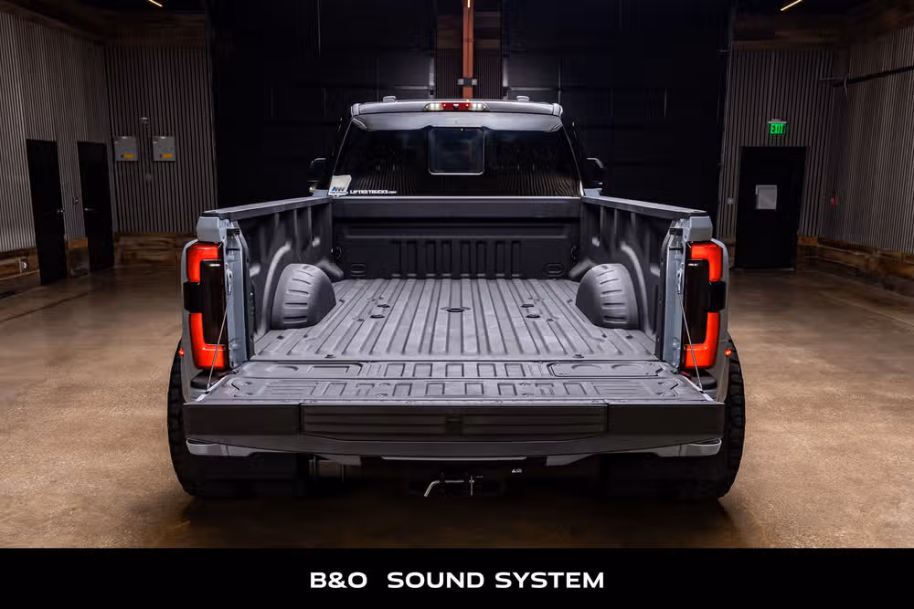 2026 Ford F-350 Super Duty Platinum Crew Cab Image 9