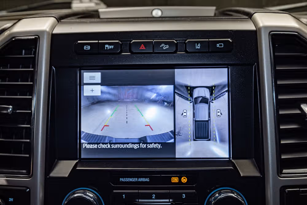 2020 Ford F-250 Super Duty Lariat Crew Cab Image 18