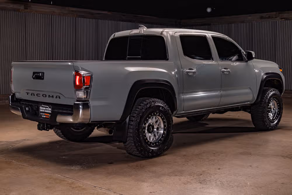 2023 Toyota Tacoma TRD Off-Road Double Cab Image 9