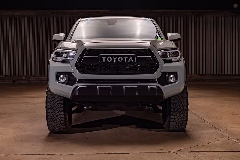 2023 Toyota Tacoma TRD Off-Road Double Cab Image 2