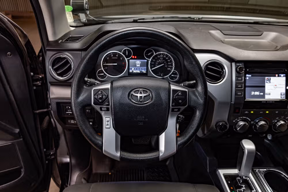 2017 Toyota Tundra SR5 CrewMax Image 13