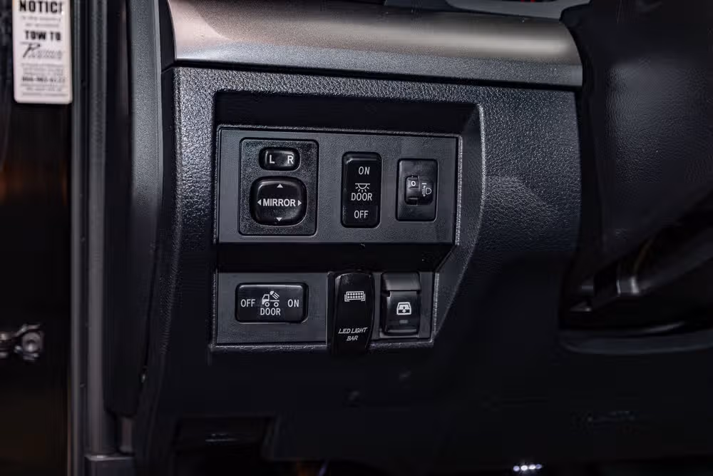 2017 Toyota Tundra SR5 CrewMax Image 16