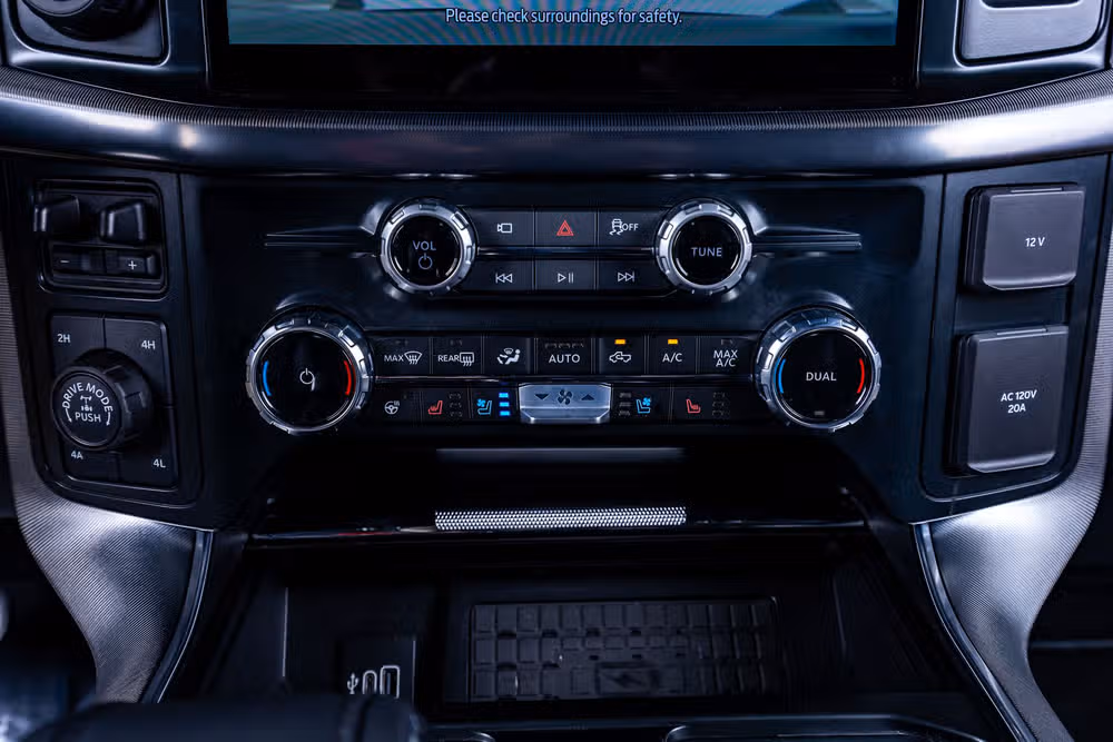 2025 Ford F-150 Platinum SuperCrew Image 28