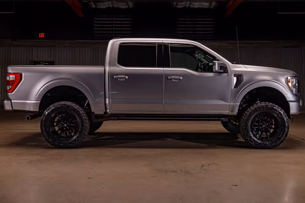 2023 Ford F-150 Lariat SuperCrew Image 11