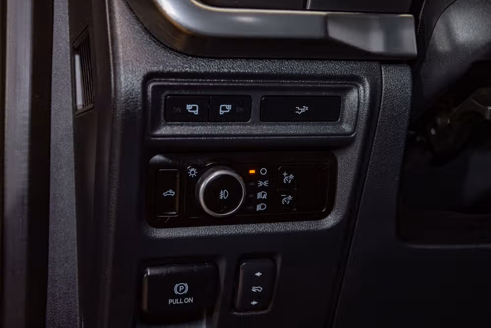 2023 Ford F-150 Lariat SuperCrew Image 16