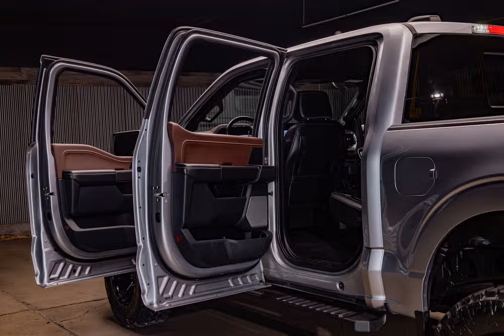 2023 Ford F-150 Lariat SuperCrew Image 28