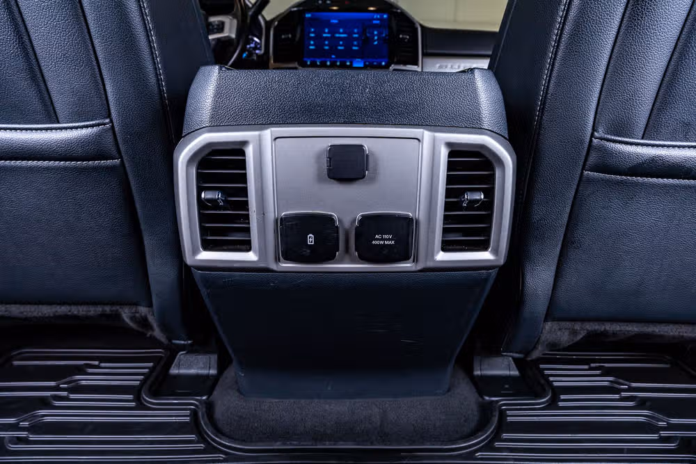 2022 Ford F-250 Super Duty Lariat Crew Cab Image 31