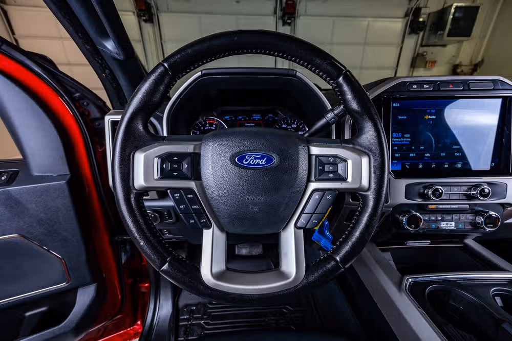 2022 Ford F-250 Super Duty Lariat Crew Cab Image 18