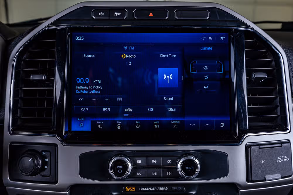 2022 Ford F-250 Super Duty Lariat Crew Cab Image 24