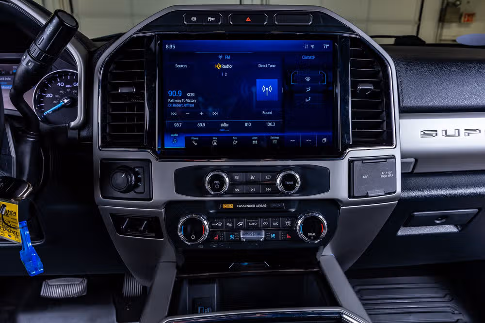 2022 Ford F-250 Super Duty Lariat Crew Cab Image 23