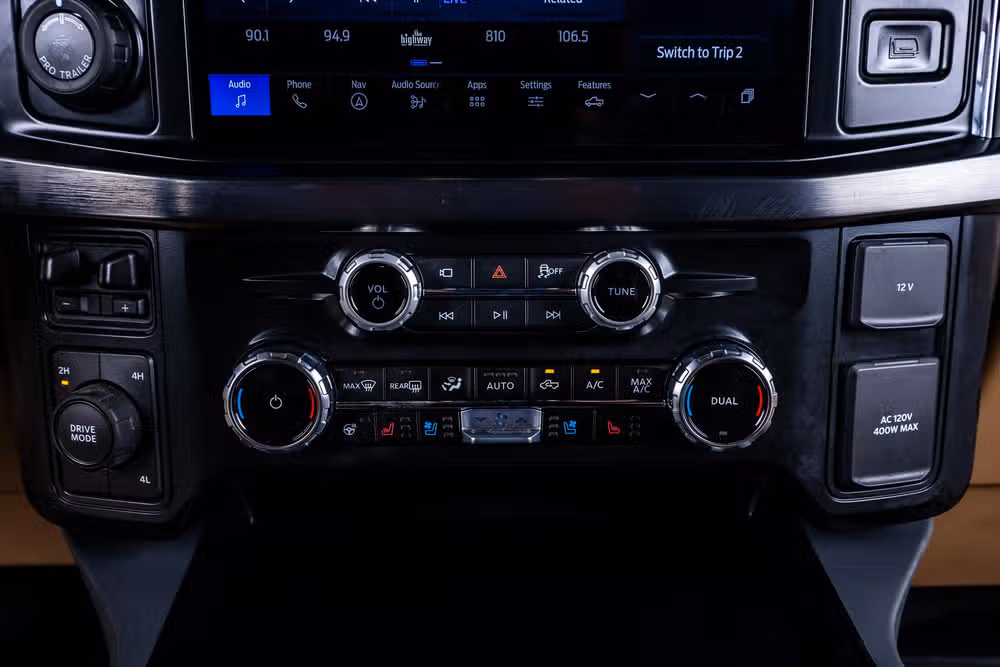 2026 Ford F-350 Super Duty Lariat Crew Cab Image 28