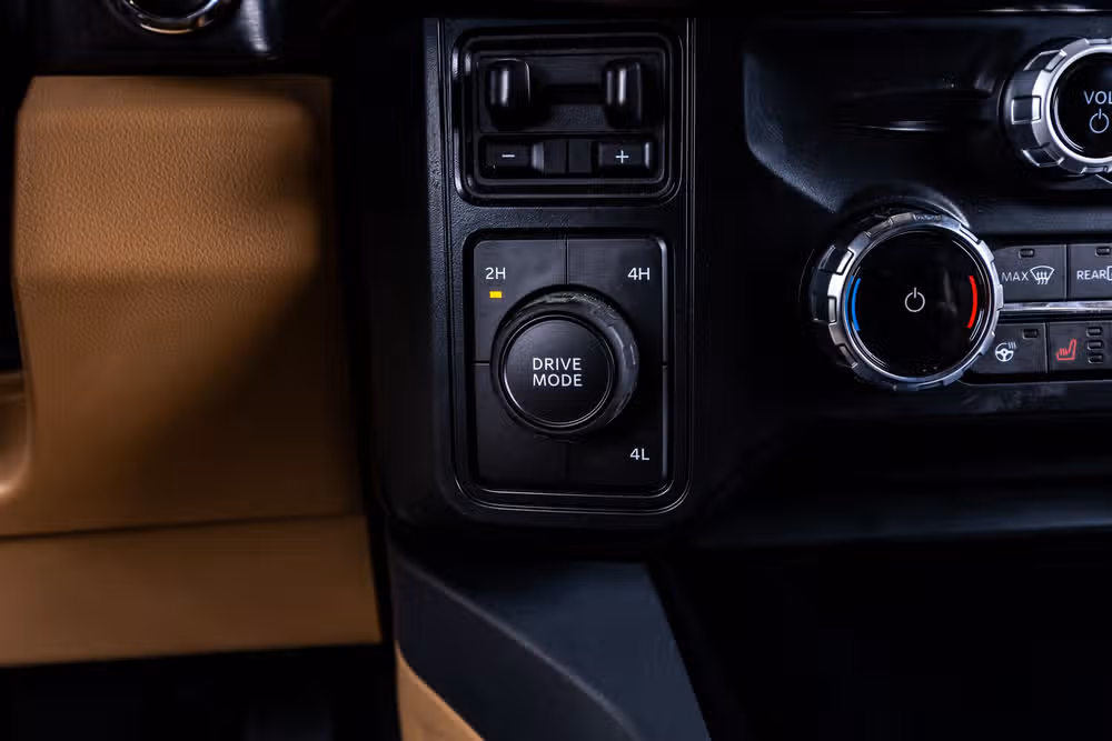 2026 Ford F-350 Super Duty Lariat Crew Cab Image 24