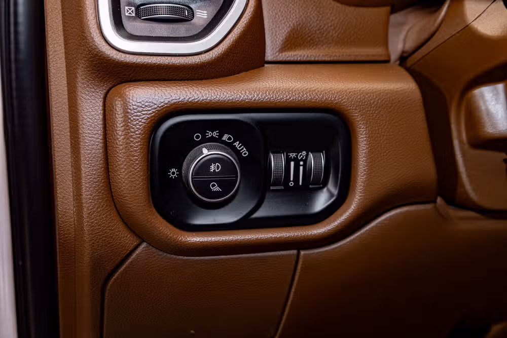 2020 Ram 3500 Laramie Crew Cab Image 17