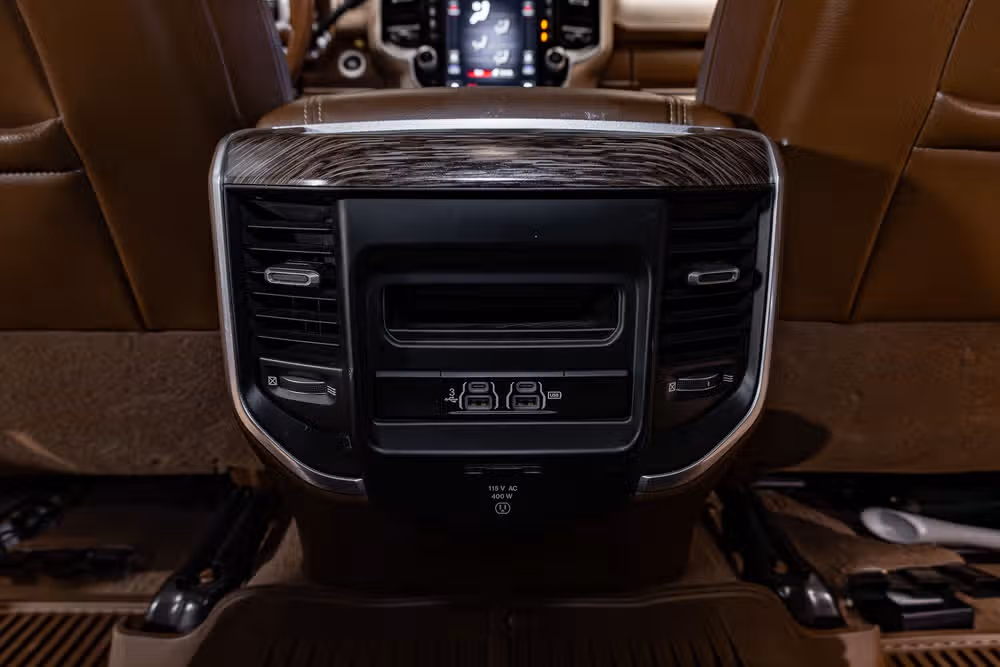 2020 Ram 3500 Laramie Crew Cab Image 24