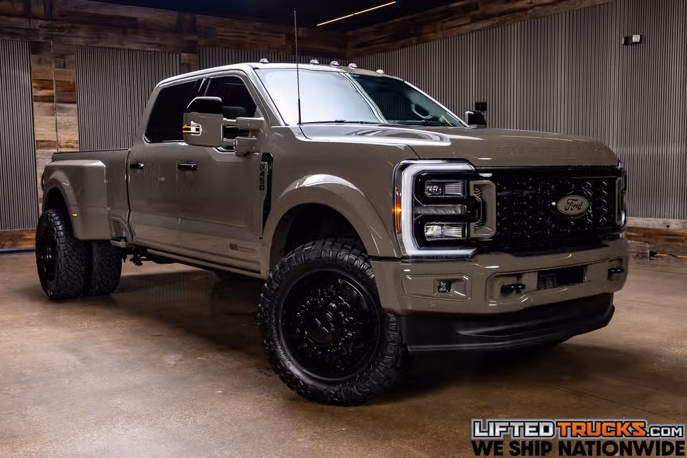 2026 Ford F-450 Super Duty Platinum Plus Crew Cab Image 1