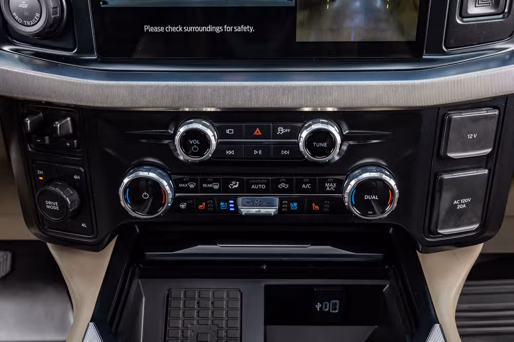 2026 Ford F-450 Super Duty Platinum Plus Crew Cab Image 27