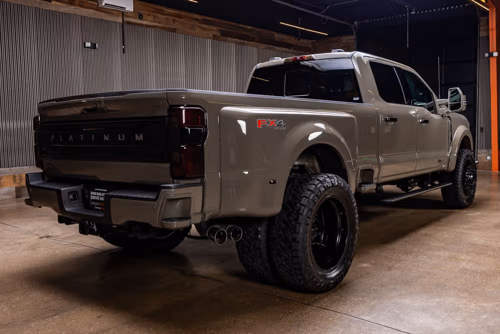 2026 Ford F-450 Super Duty Platinum Plus Crew Cab Image 10