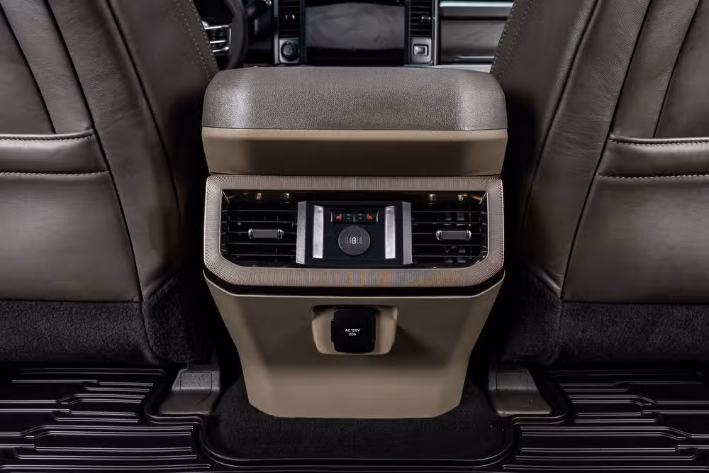 2026 Ford F-450 Super Duty Platinum Plus Crew Cab Image 34