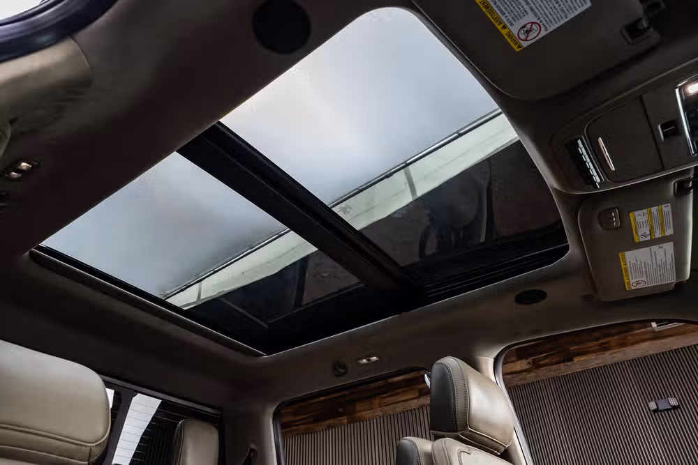 2026 Ford F-450 Super Duty Platinum Plus Crew Cab Image 32