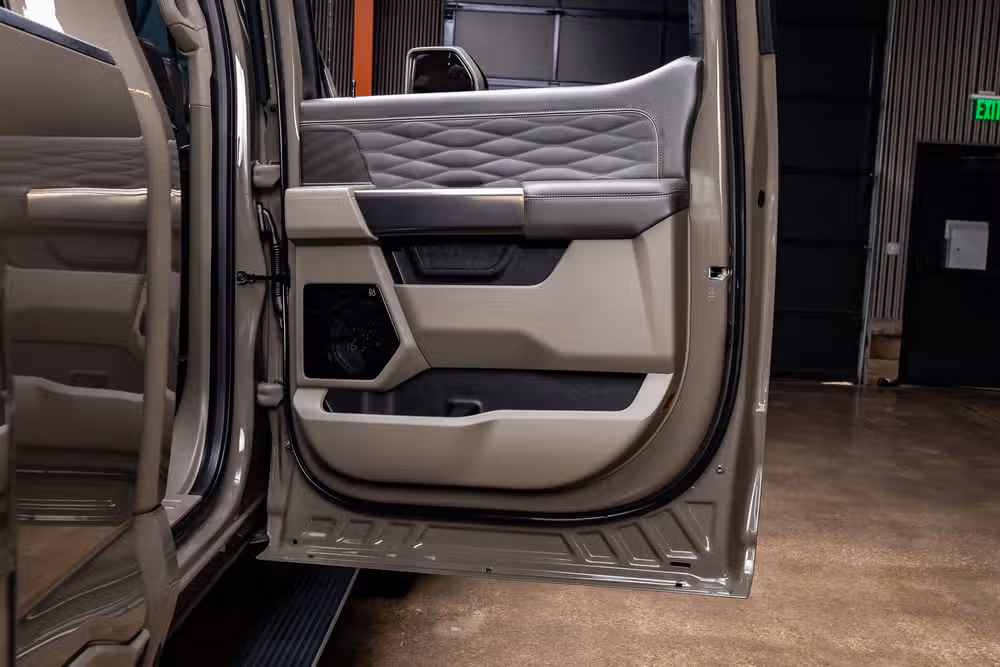 2026 Ford F-450 Super Duty Platinum Plus Crew Cab Image 40