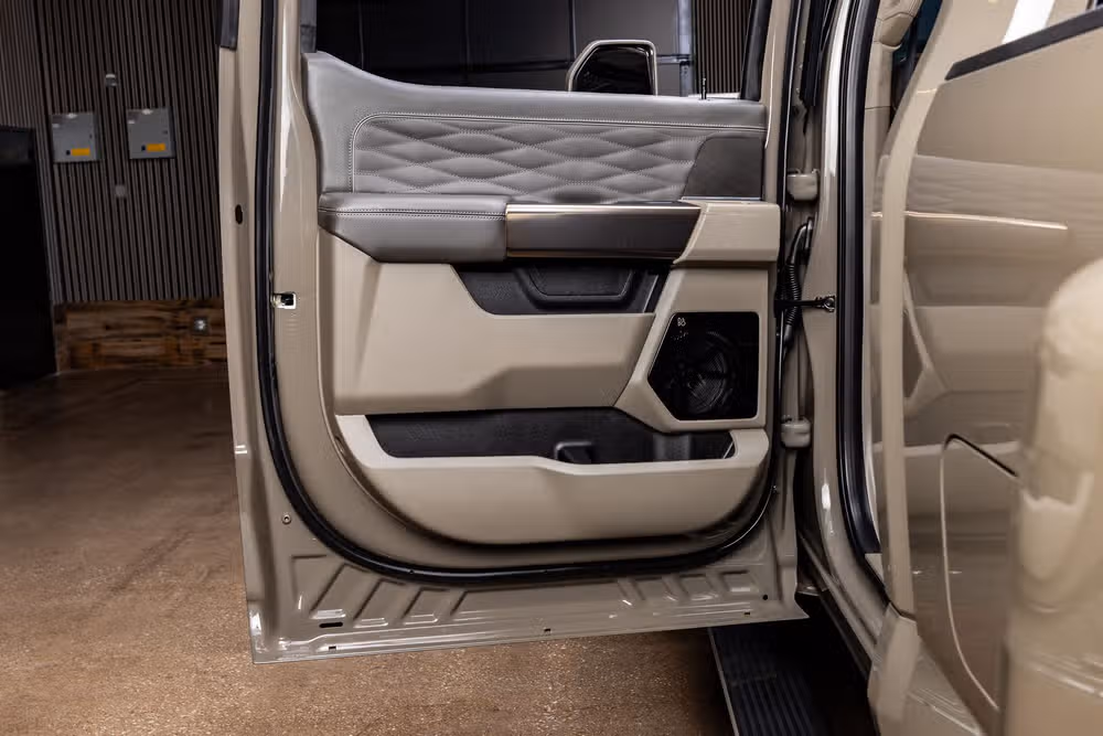 2026 Ford F-450 Super Duty Platinum Plus Crew Cab Image 39