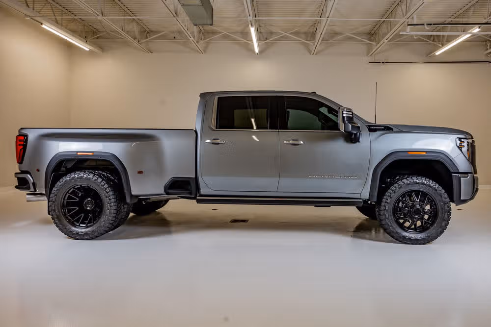 2024 GMC Sierra 3500HD Denali Ultimate Crew Cab Image 11