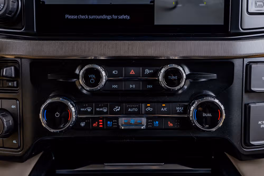 2026 Ford F-250 Super Duty Platinum Plus Crew Cab Image 27