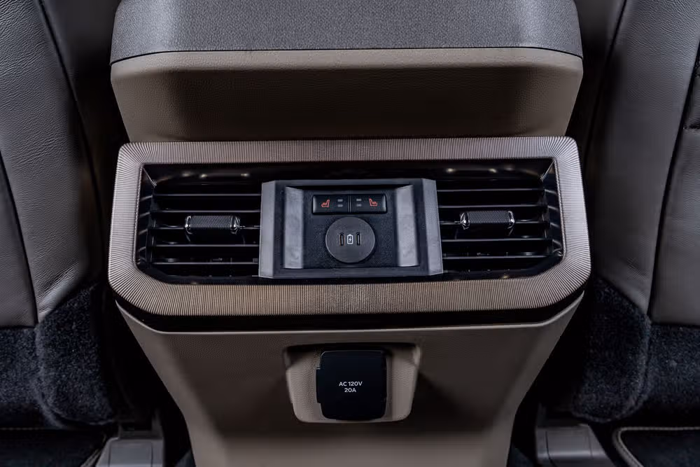 2026 Ford F-250 Super Duty Platinum Plus Crew Cab Image 34