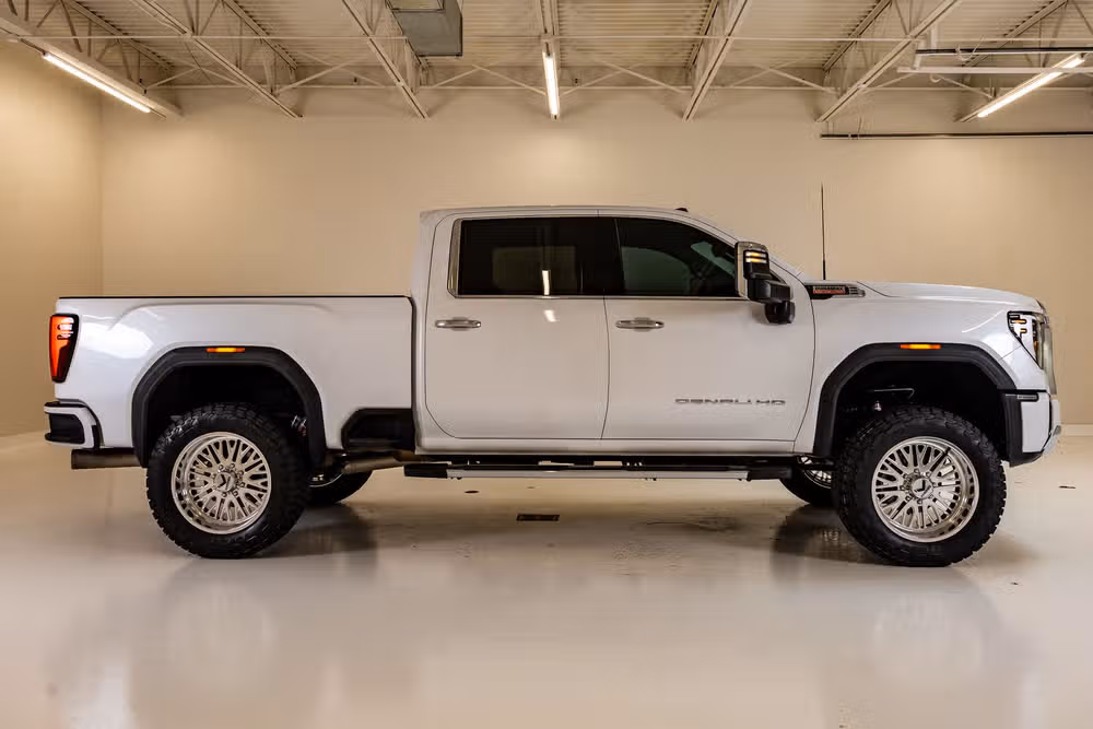 2024 GMC Sierra 2500HD Denali Crew Cab Image 11