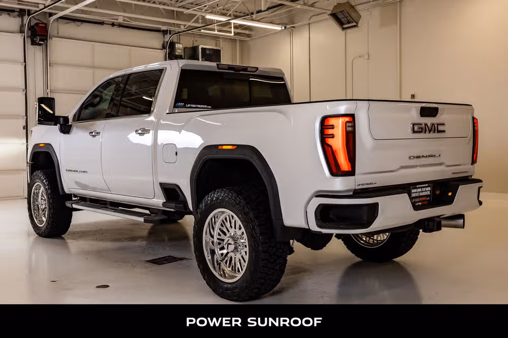 2024 GMC Sierra 2500HD Denali Crew Cab Image 7