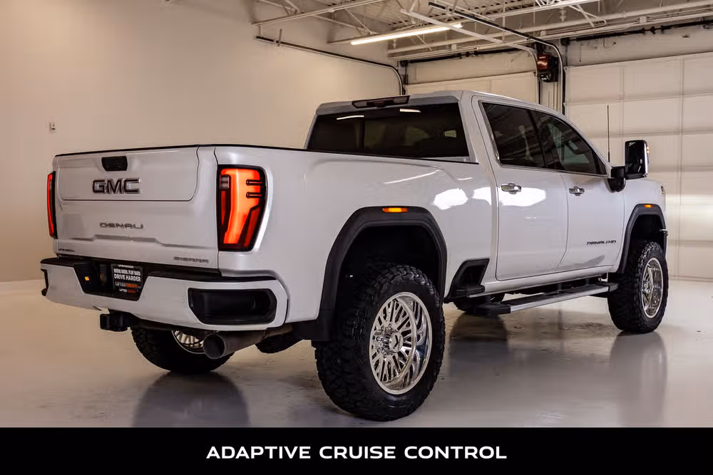 2024 GMC Sierra 2500HD Denali Crew Cab Image 10