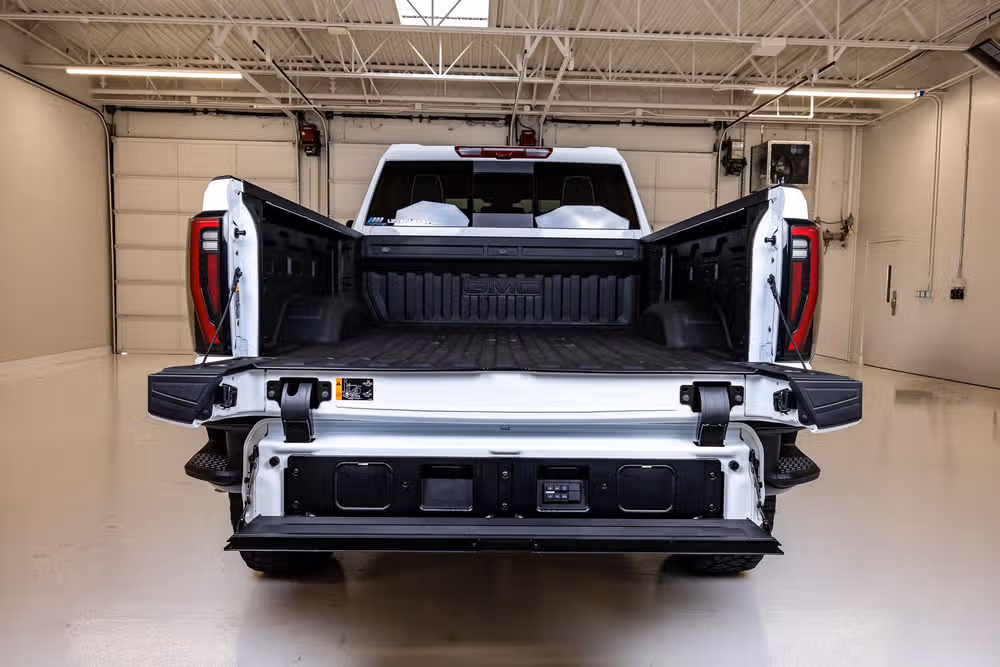 2026 GMC Sierra 2500HD AT4X Crew Cab Image 9