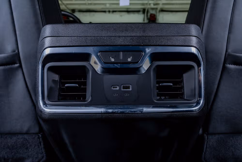 2025 Chevrolet Silverado 2500HD High Country Crew Cab Image 34