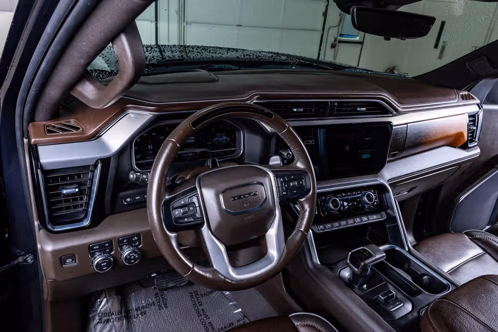 2023 GMC Sierra 1500 Denali Crew Cab Image 17