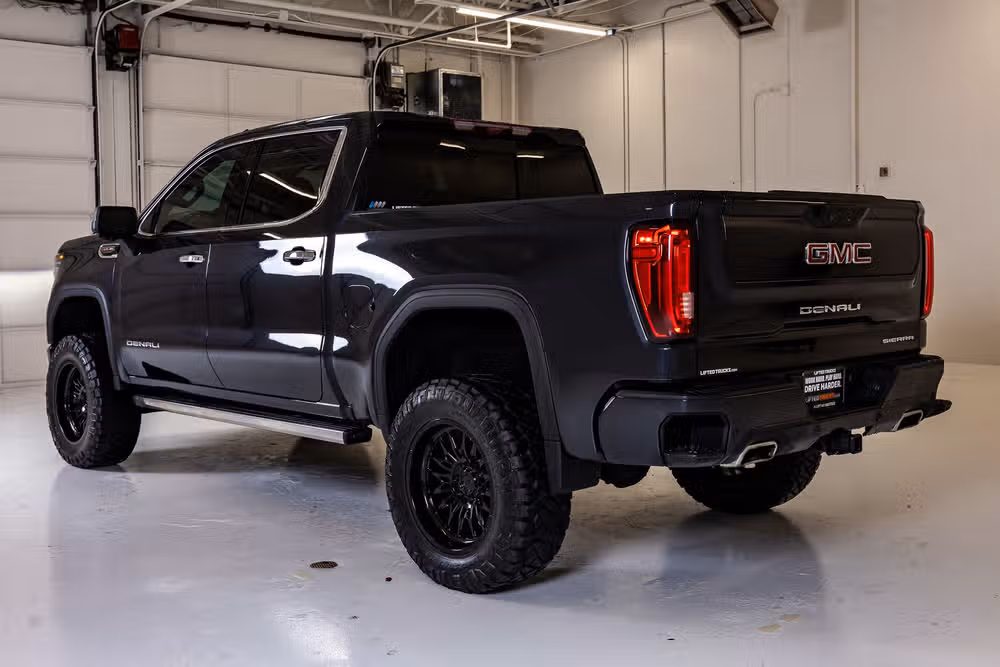 2023 GMC Sierra 1500 Denali Crew Cab Image 7