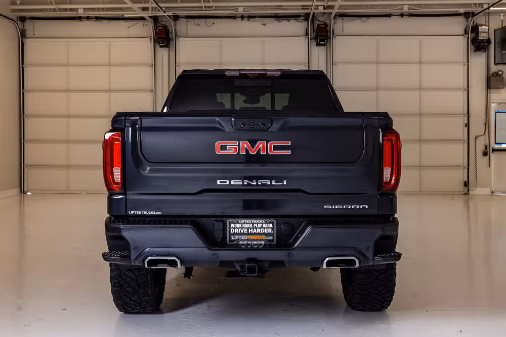 2023 GMC Sierra 1500 Denali Crew Cab Image 8