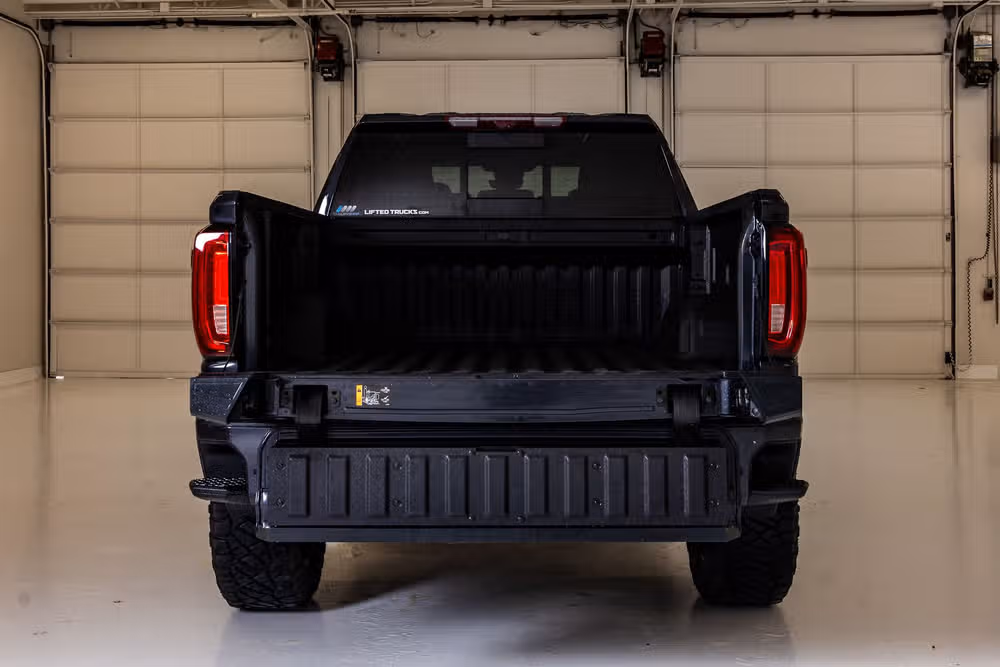 2023 GMC Sierra 1500 Denali Crew Cab Image 9