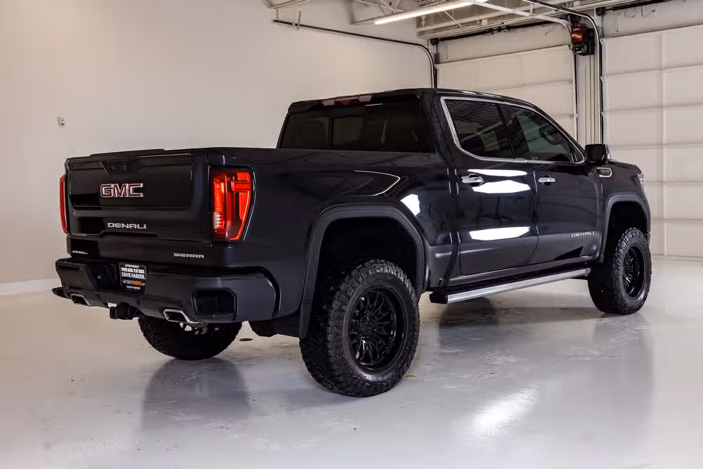 2023 GMC Sierra 1500 Denali Crew Cab Image 10