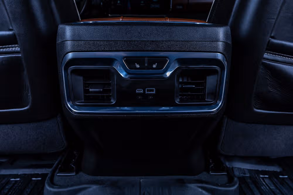 2025 GMC Sierra 2500HD Denali Ultimate Crew Cab Image 34