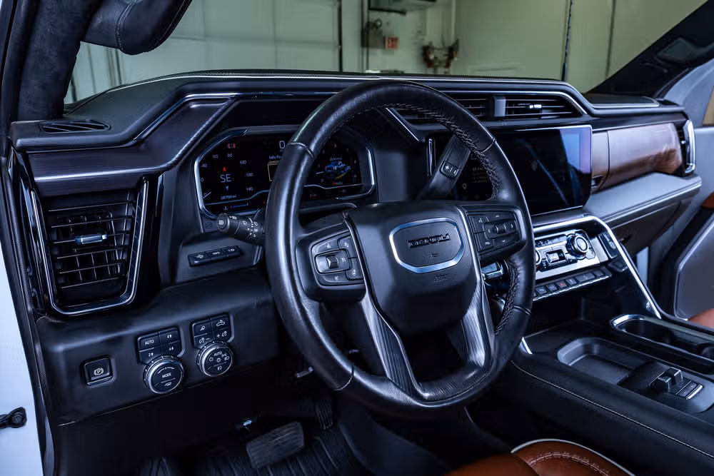 2025 GMC Sierra 2500HD Denali Ultimate Crew Cab Image 17