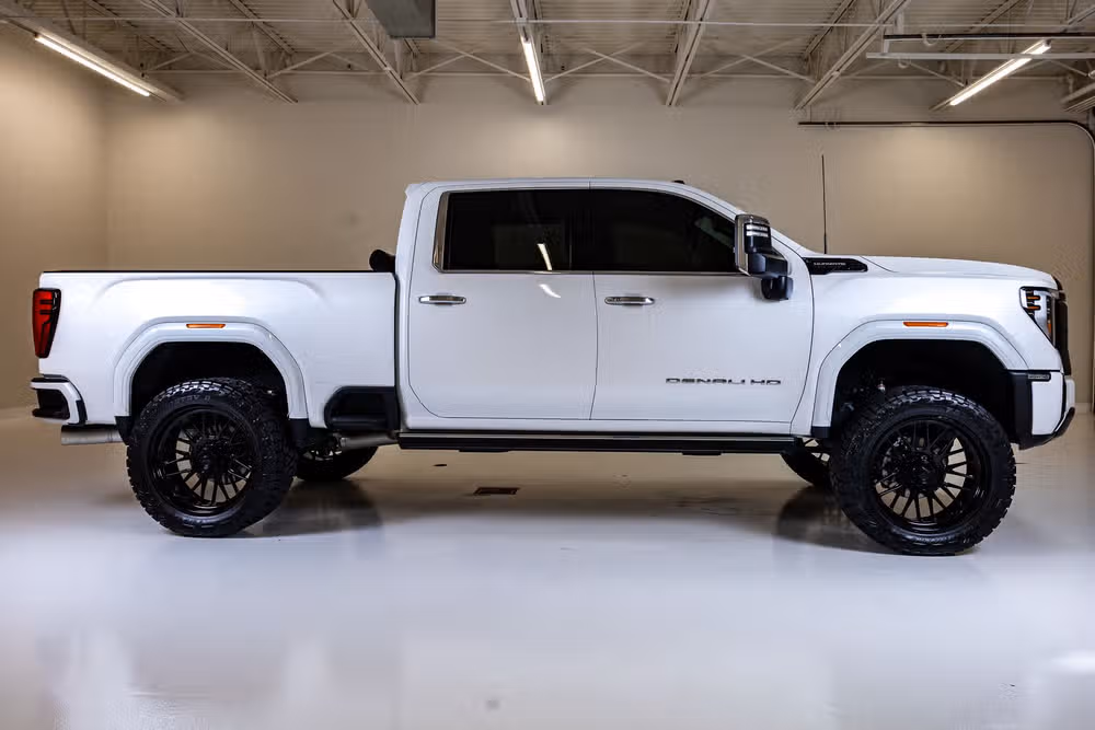 2025 GMC Sierra 2500HD Denali Ultimate Crew Cab Image 11