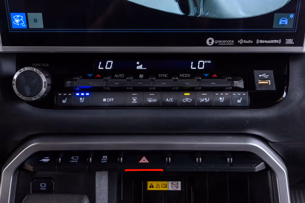 2023 Toyota Tundra Platinum HV CrewMax Image 27