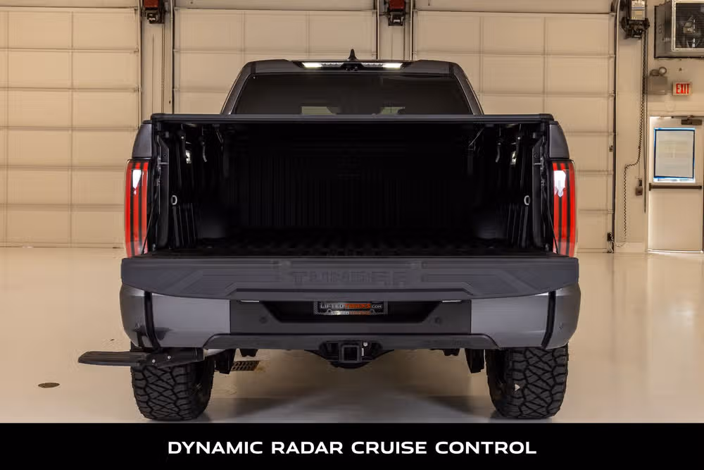 2023 Toyota Tundra Platinum HV CrewMax Image 9