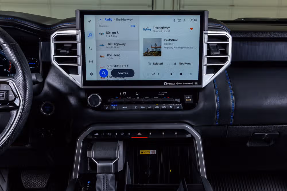 2023 Toyota Tundra Platinum HV CrewMax Image 24
