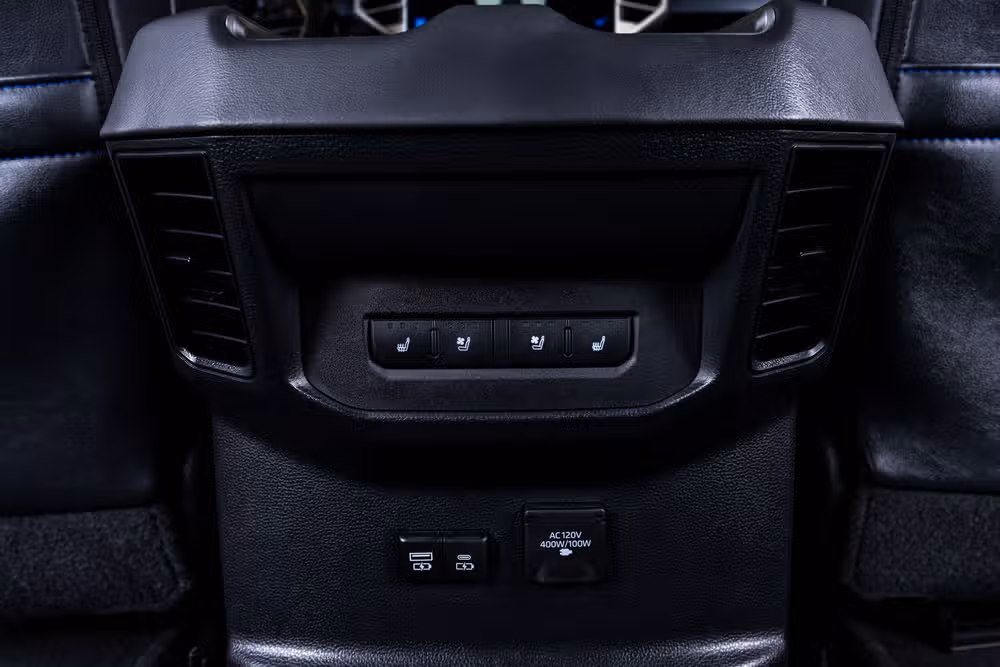 2023 Toyota Tundra Platinum HV CrewMax Image 34