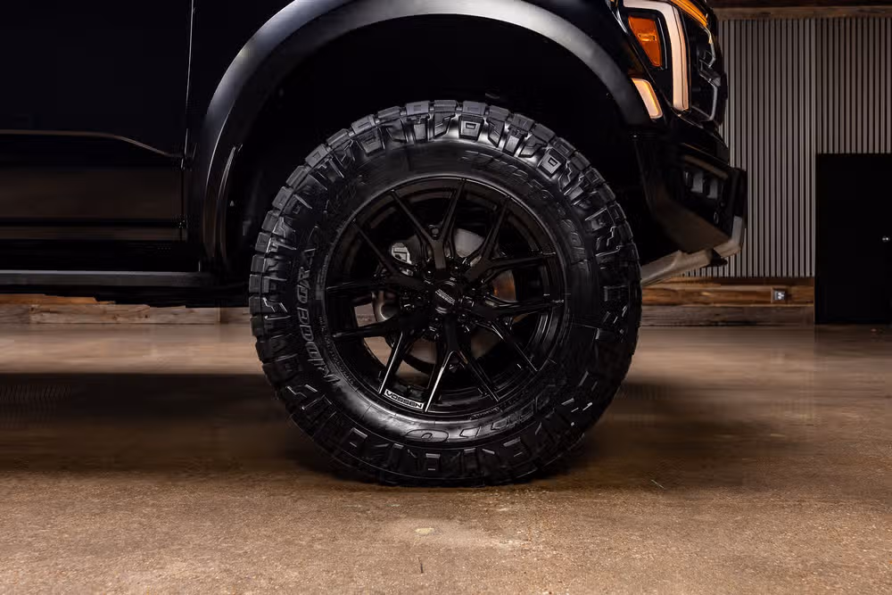 2025 Ford F-150 Raptor SuperCrew Image 12
