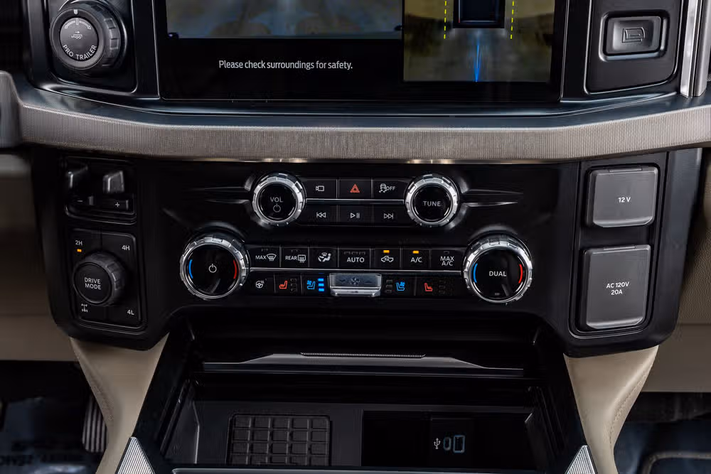 2026 Ford F-250 Super Duty Platinum Plus Crew Cab Image 27