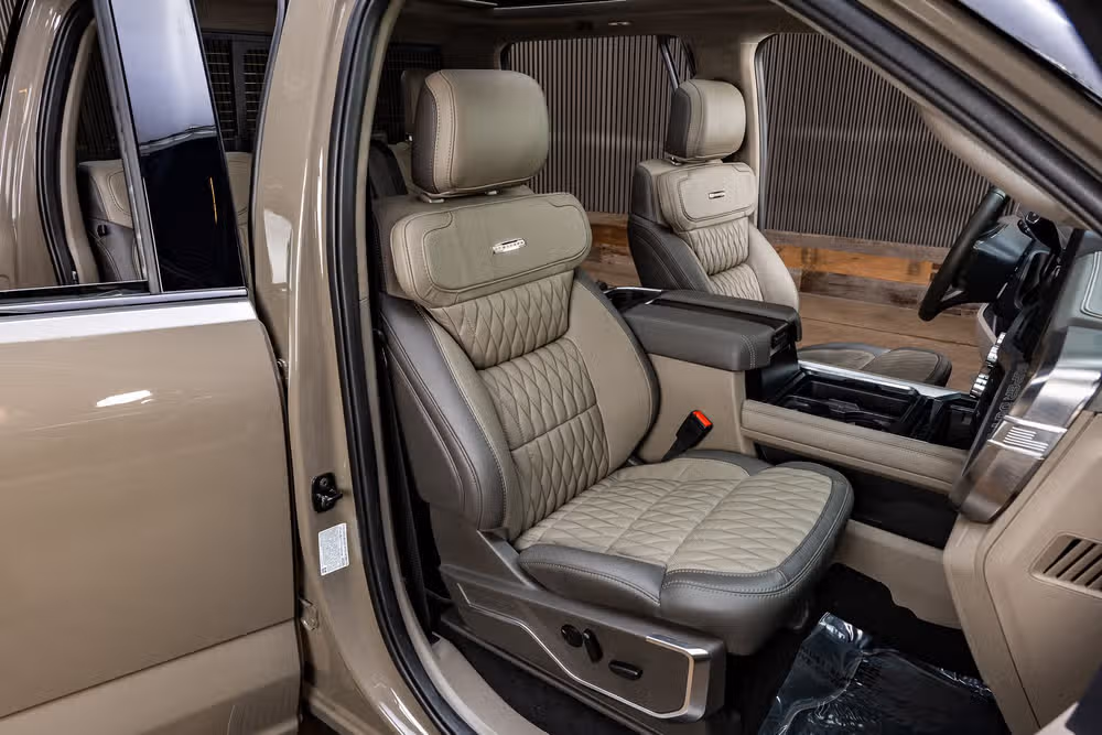 2026 Ford F-250 Super Duty Platinum Plus Crew Cab Image 31